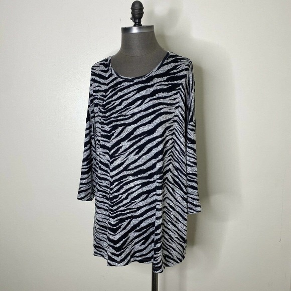 Torrid Super Soft Plush Zebra Drop Shoulder Top Size 2XL - Picture 2 of 8